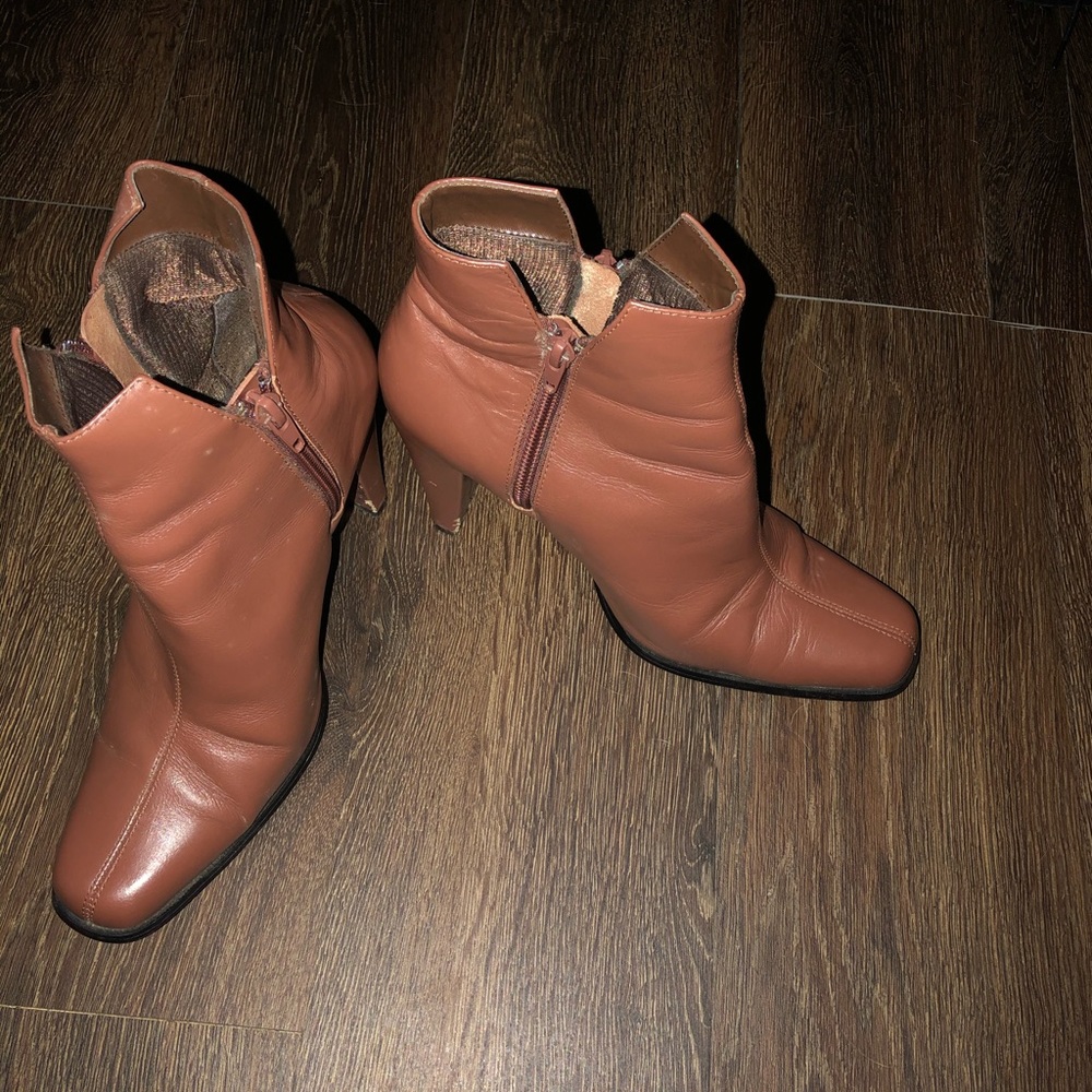 Heeled ankle boots zip
